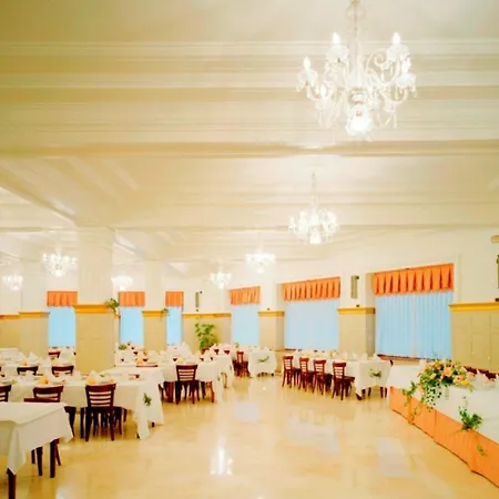 מלון Asturias 4*