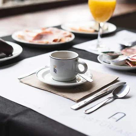 Asturias 4* גיחון