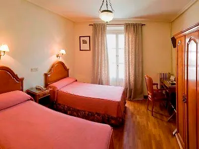 ホテル Asturias 4*