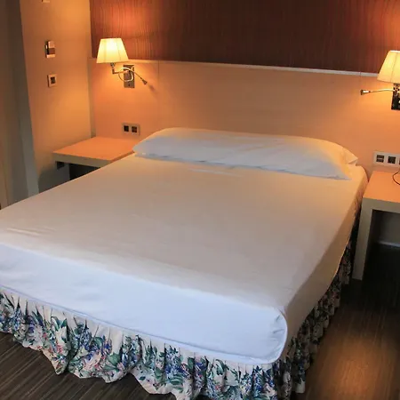 ホテル Asturias 4*